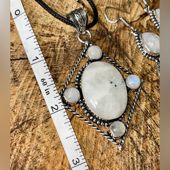 Beautiful Set of Rainbow Moonstone Pendant & Earrings - Picture 5 of 11